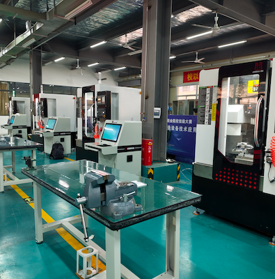 小型数控四轴加工中心实训室